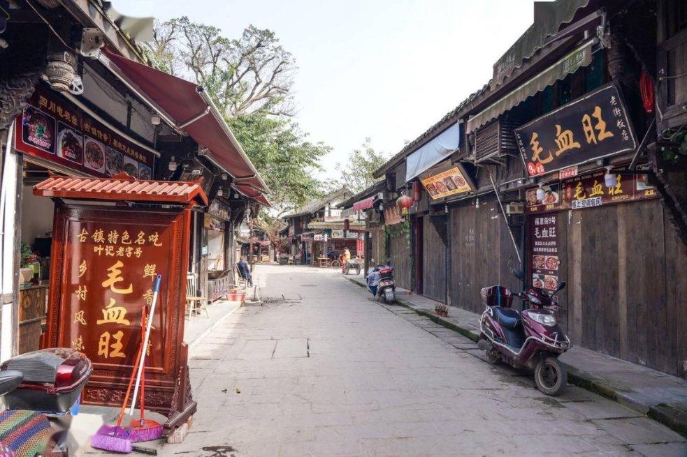 机智问答-迅速答疑,解决问题07年在深圳龙岗我们一共四人犯持刀抢劫罪,当时我和另一个同案被抓判了刑。还有两名同案犯一直在逃?